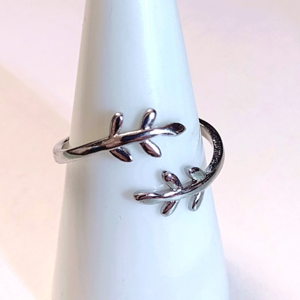 Size 8 - 925 Sterling Silver Open Antlers Ring